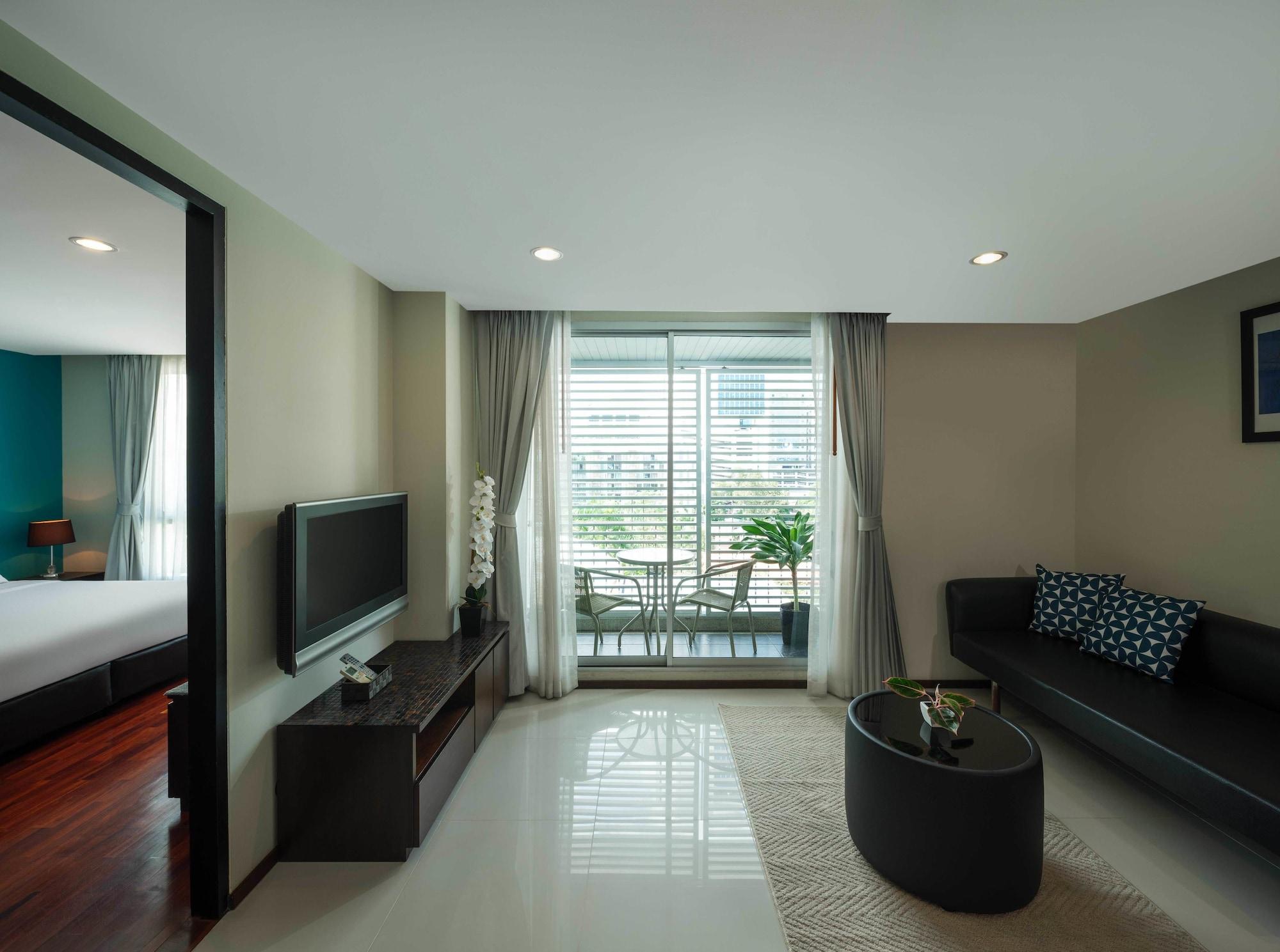 Silom Lofts Bangkok Exterior foto
