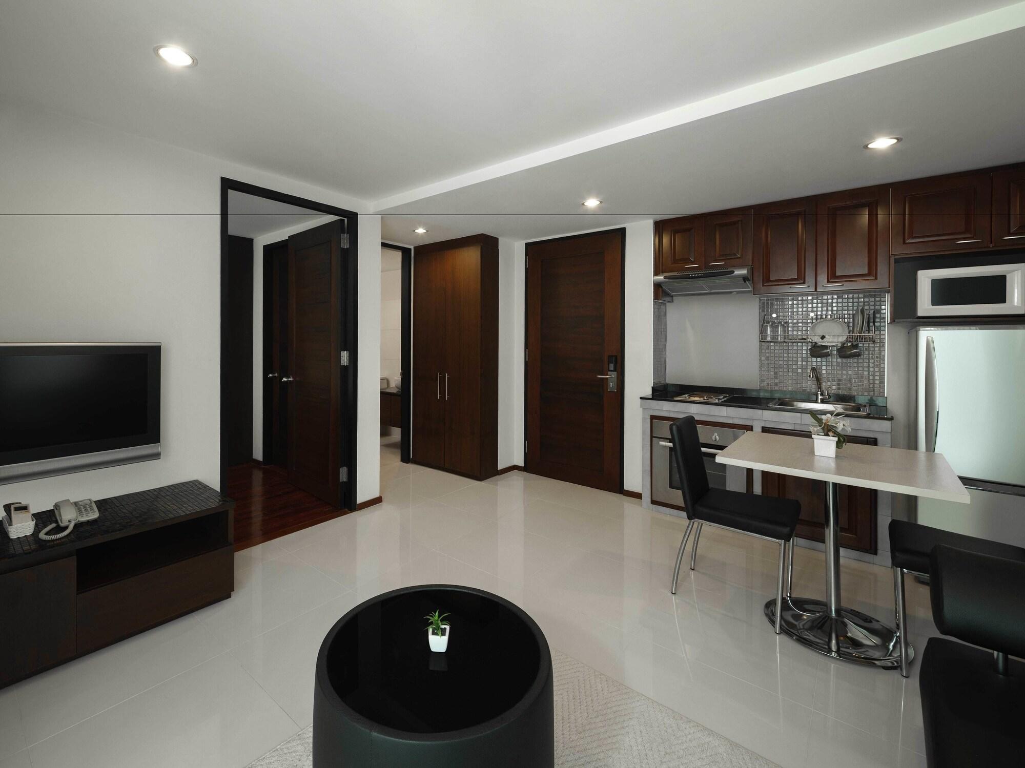 Silom Lofts Bangkok Exterior foto