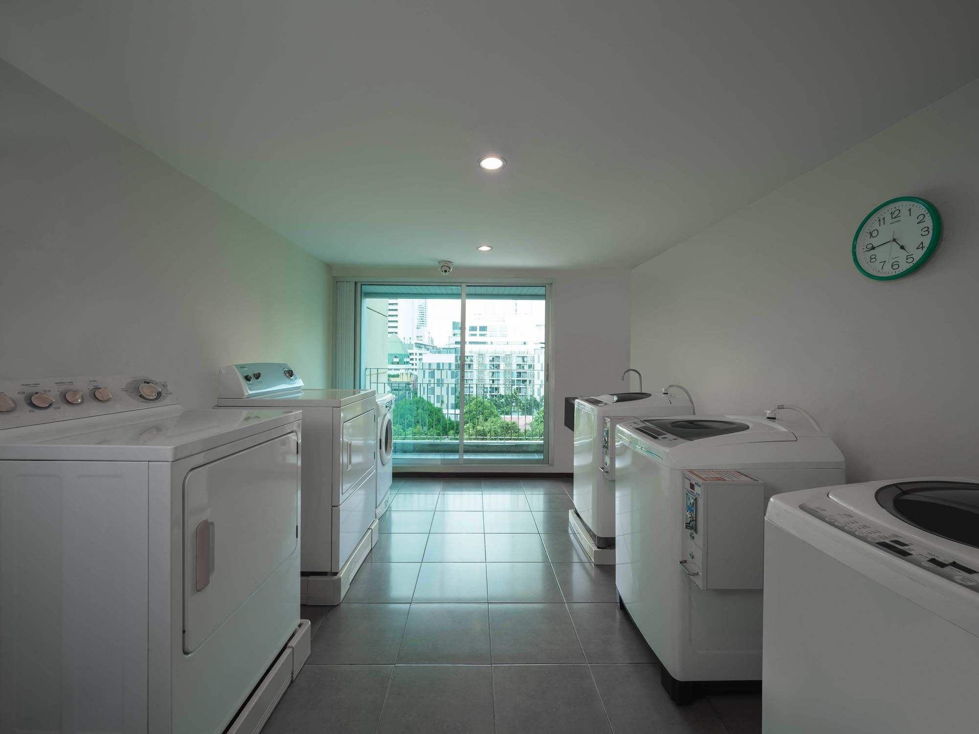 Silom Lofts Bangkok Exterior foto
