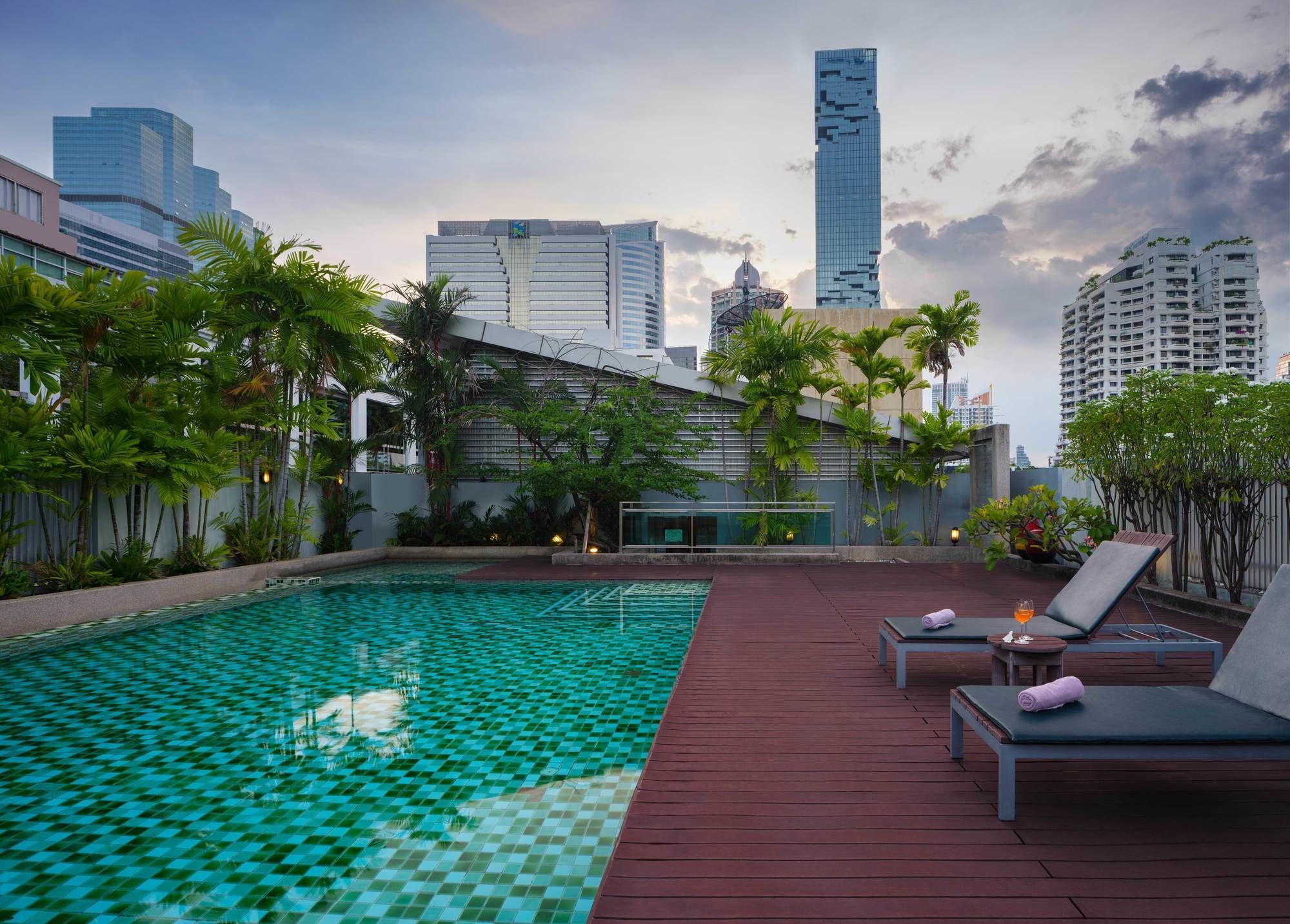Silom Lofts Bangkok Exterior foto